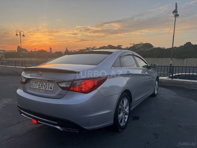 Hyundai Sonata-5