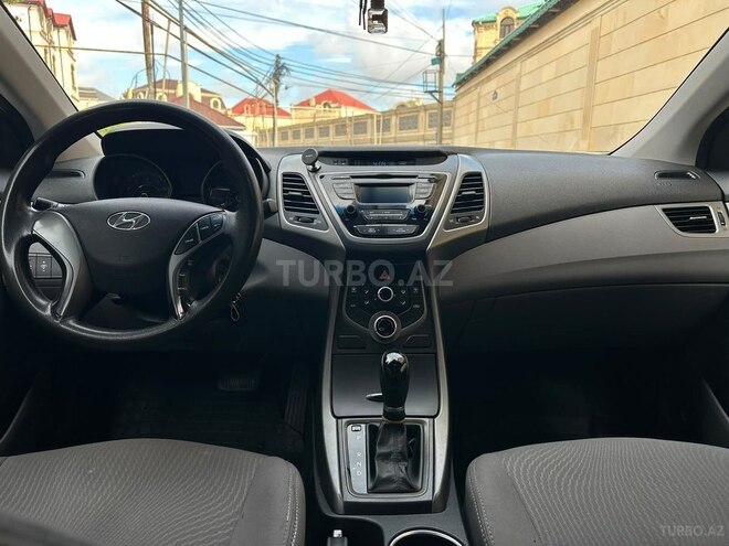 Hyundai Elantra-2