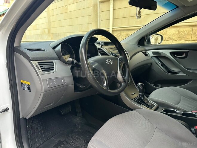 Hyundai Elantra-5