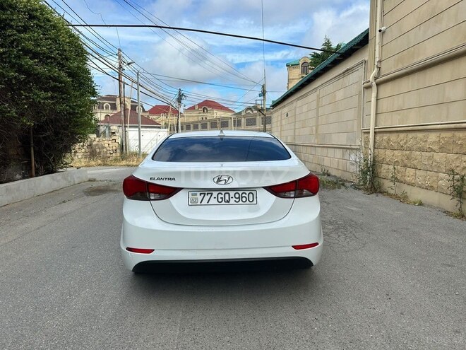 Hyundai Elantra-11