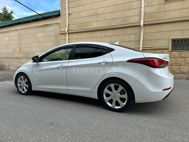 Hyundai Elantra-9
