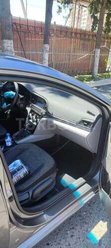 Hyundai Elantra-12
