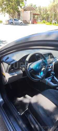 Hyundai Elantra-9
