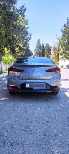 Hyundai Elantra-4
