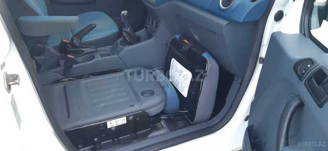 Ford Transit Connect-12