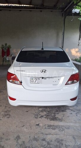 Hyundai Accent-2