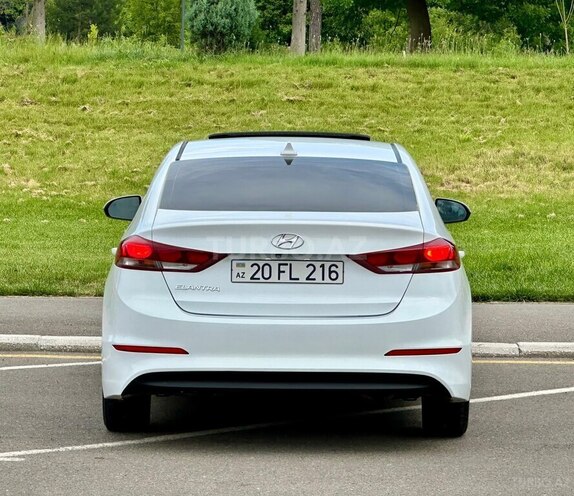 Hyundai Elantra-5