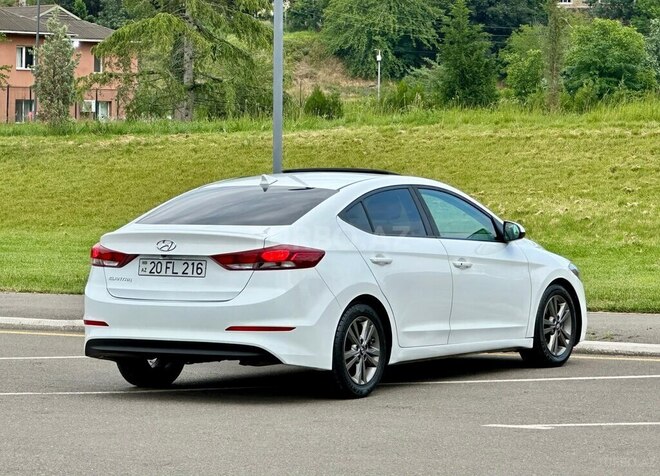 Hyundai Elantra-4