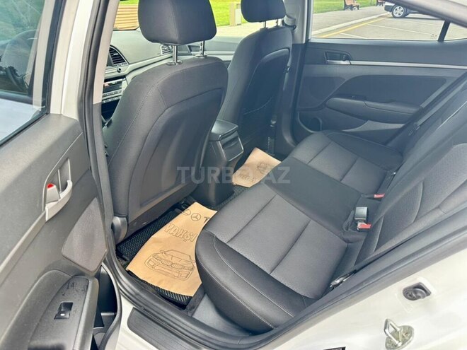 Hyundai Elantra-10
