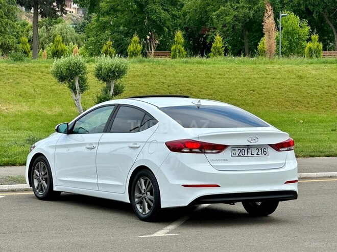 Hyundai Elantra-7