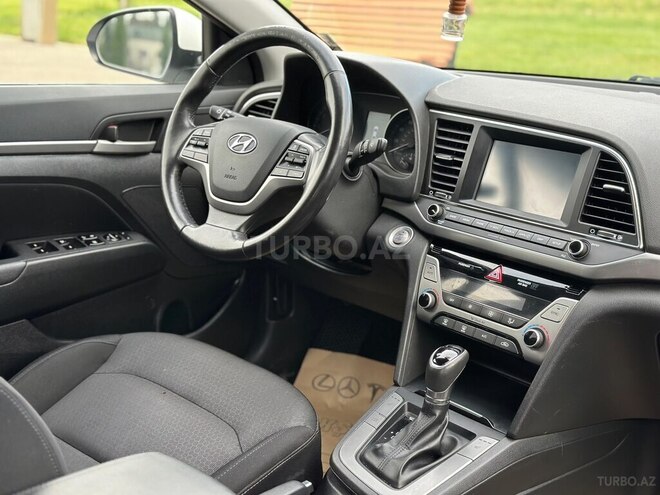 Hyundai Elantra-13