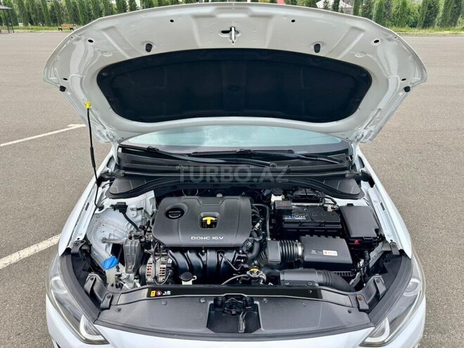 Hyundai Elantra-18