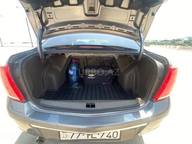 Chevrolet Cobalt-12