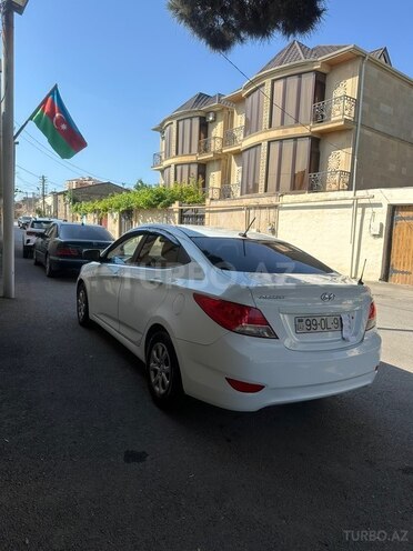 Hyundai Accent-2