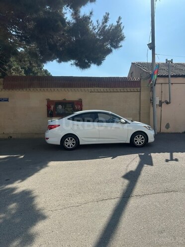 Hyundai Accent-3