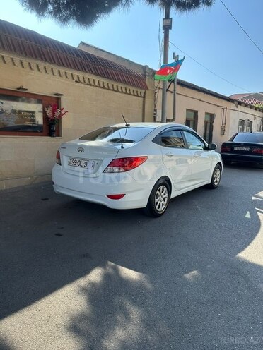 Hyundai Accent-4