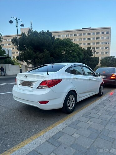 Hyundai Accent-7