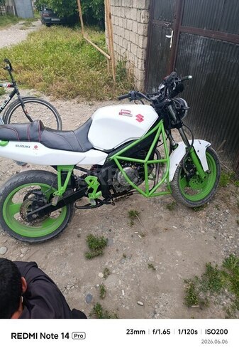 Suzuki Avenis-1