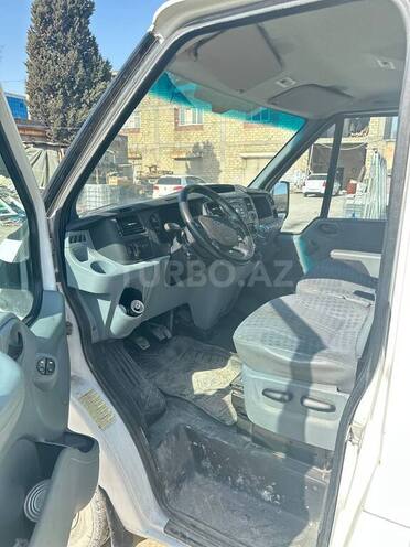 Ford Transit-11