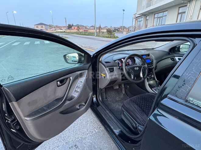 Hyundai Elantra-3
