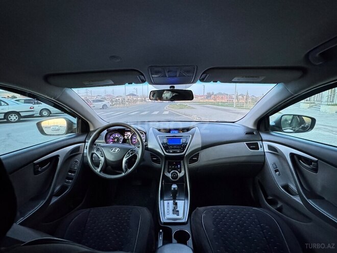 Hyundai Elantra-6