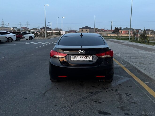 Hyundai Elantra-7