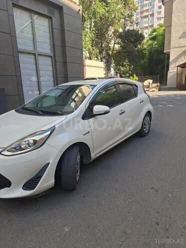 Toyota Aqua-3