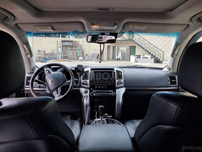 Toyota Land Cruiser-6