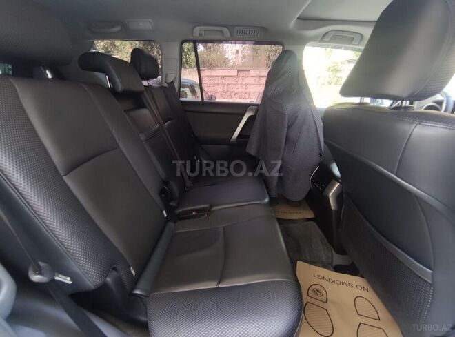 Toyota Land Cruiser Prado-4