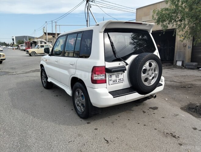 Mitsubishi Pajero io-2