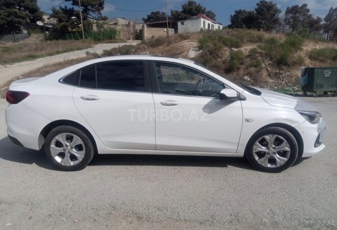 Chevrolet Onix-3
