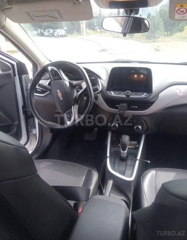 Chevrolet Onix-6