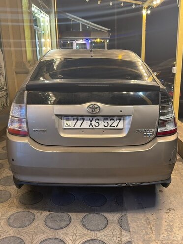 Toyota Prius-5