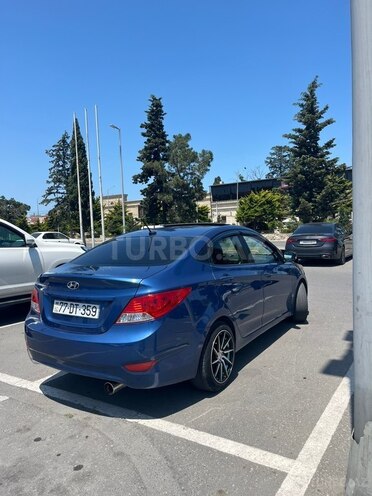 Hyundai Accent-2