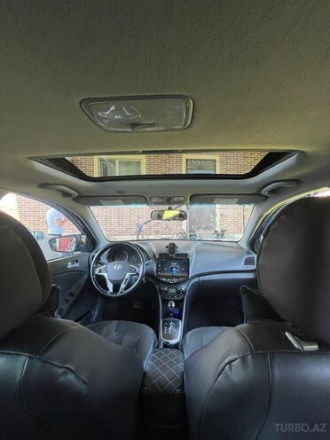Hyundai Accent-8