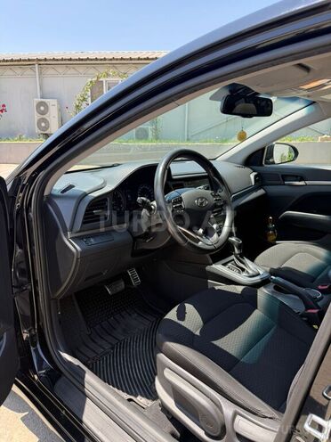 Hyundai Elantra-10