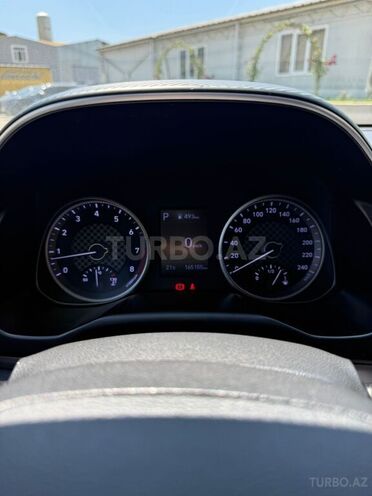 Hyundai Elantra-11