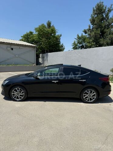 Hyundai Elantra-8