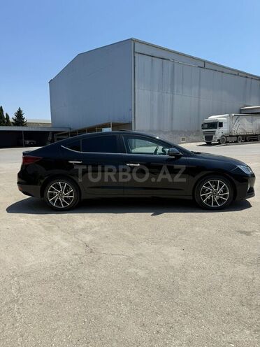 Hyundai Elantra-4