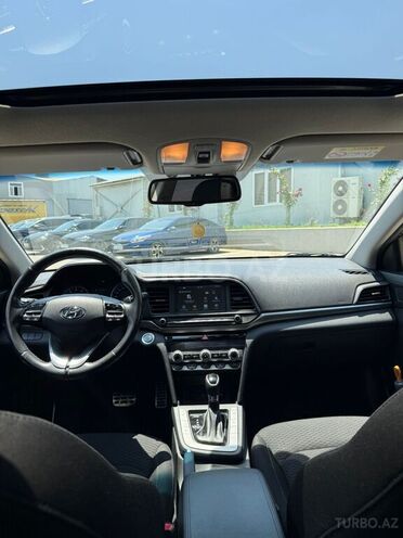 Hyundai Elantra-9