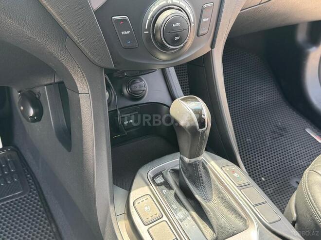 Hyundai Santa Fe-13