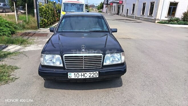 Mercedes E 220-1