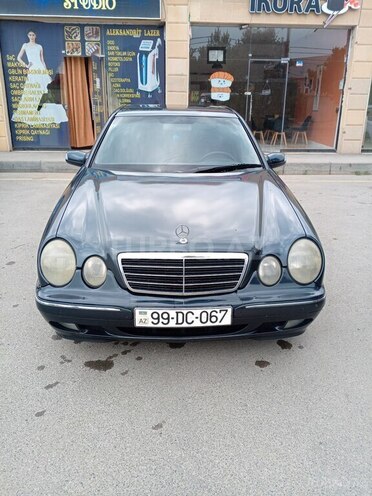 Mercedes E 220-2