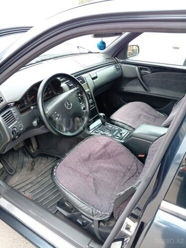 Mercedes E 220-9