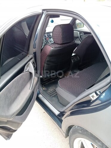 Mercedes E 220-12