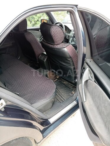 Mercedes E 220-13