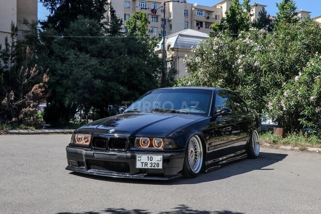 BMW 320-1