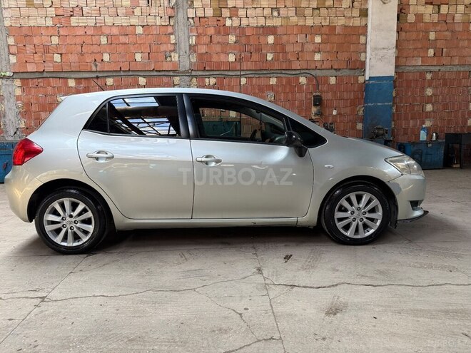 Toyota Auris-4