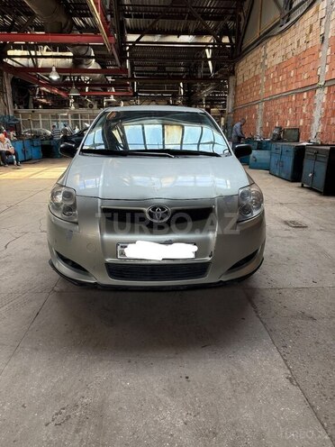 Toyota Auris-1