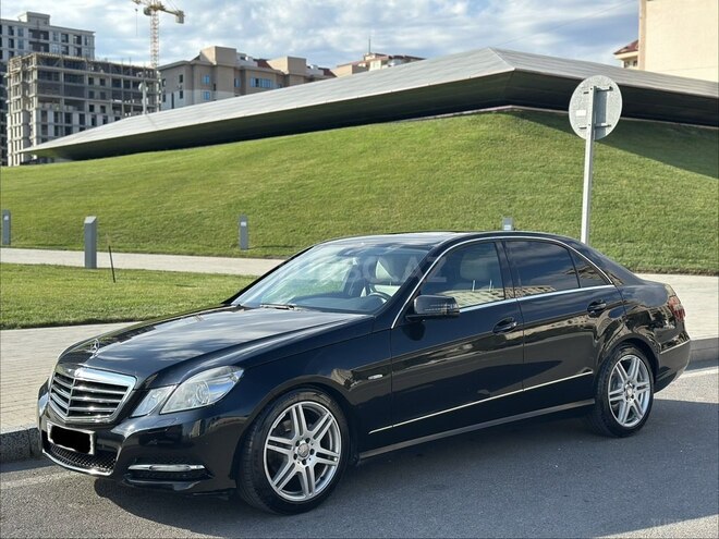 Mercedes E 220-1